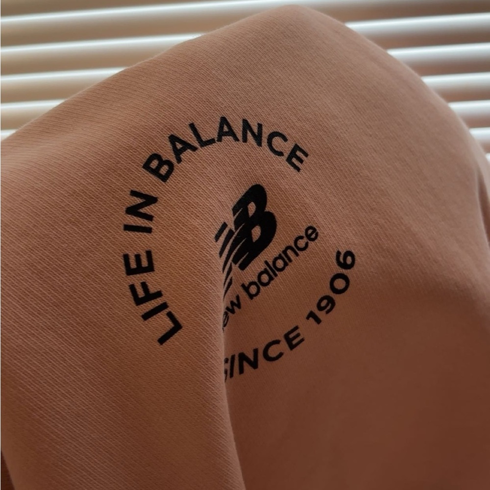 NEW BALANCE HOODIE